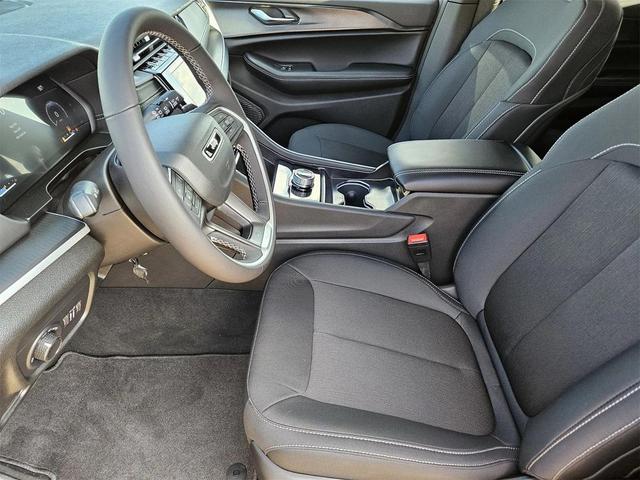 Photo of 2025 Diamond Black Crystal Pearlcoat Jeep Grand Cherokee L