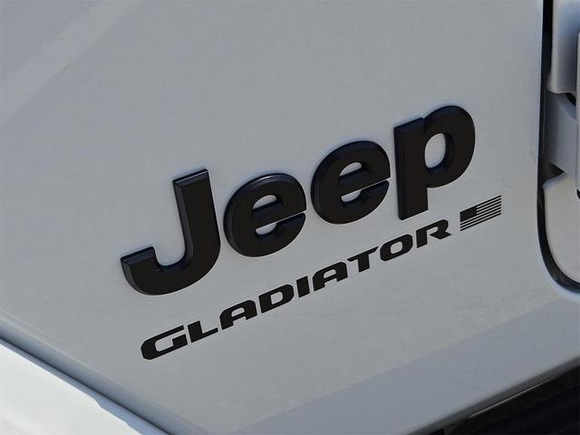 Photo of 2025 Bright White Jeep Gladiator