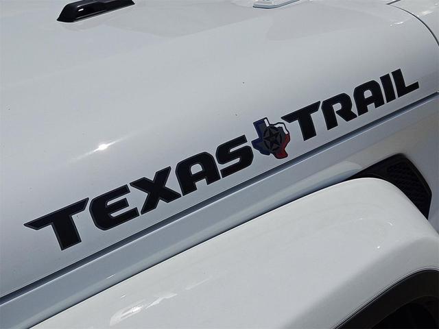 Photo of 2025 Bright White Jeep Gladiator