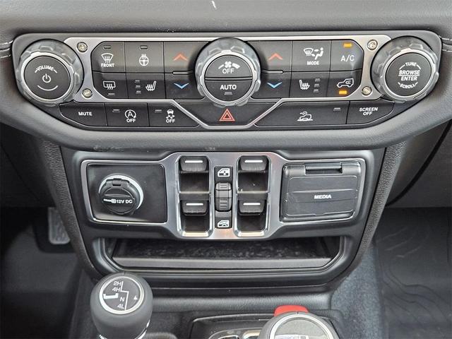 Photo of 2025 Bright White Jeep Gladiator