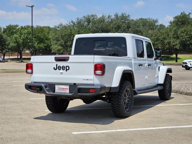Photo of 2025 Bright White Jeep Gladiator