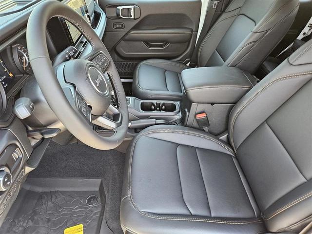 Photo of 2025 Bright White Jeep Gladiator