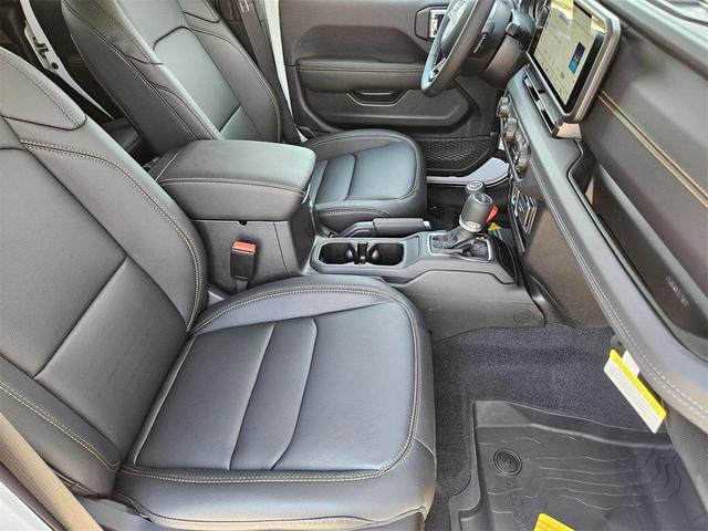 Photo of 2025 Bright White Jeep Gladiator