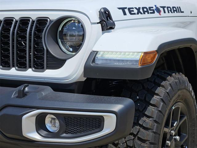 Photo of 2025 Bright White Jeep Gladiator