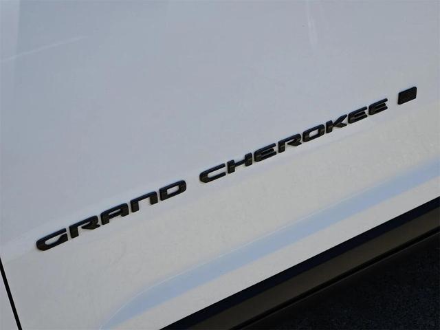 Photo of 2024 Bright White Jeep Grand Cherokee L
