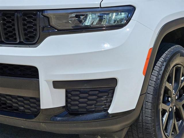 Photo of 2024 Bright White Jeep Grand Cherokee L