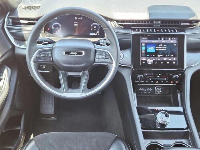 Photo of 2024 Bright White Jeep Grand Cherokee L