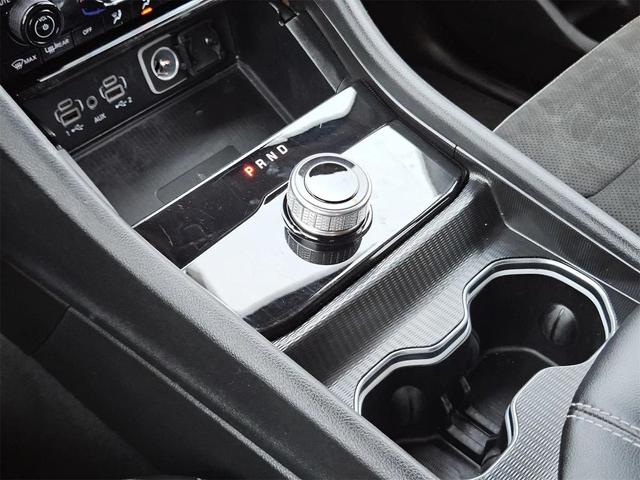 Photo of 2024 Bright White Jeep Grand Cherokee L