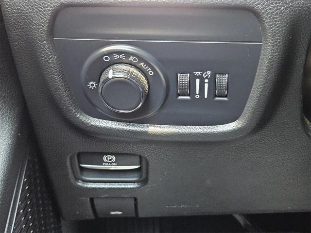 Photo of 2024 Bright White Jeep Grand Cherokee L