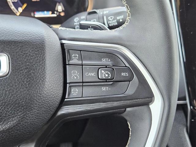 Photo of 2024 Bright White Jeep Grand Cherokee L