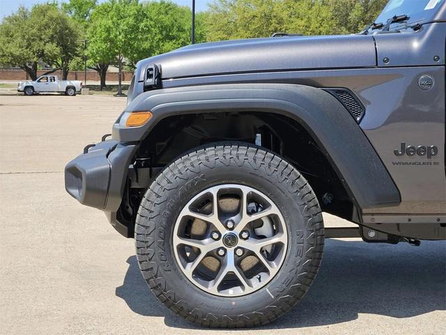 Photo of 2025 Granite Crystal Metallic Clearcoat Jeep Wrangler