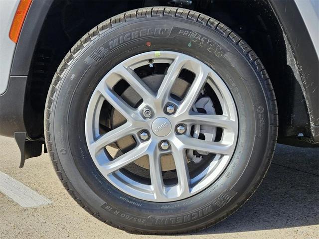 Photo of 2025 Silver Zynith Jeep Grand Cherokee