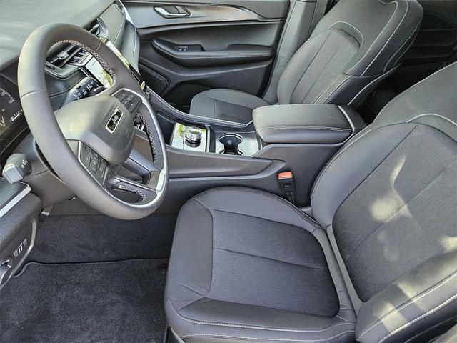 Photo of 2025 Silver Zynith Jeep Grand Cherokee