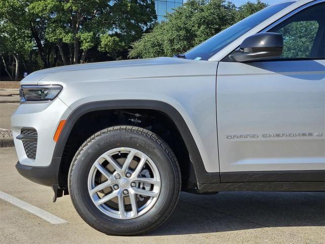 Photo of 2025 Silver Zynith Jeep Grand Cherokee