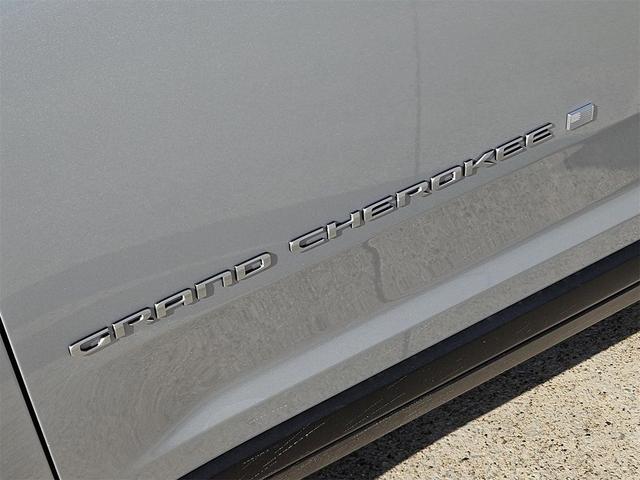 Photo of 2025 Silver Zynith Jeep Grand Cherokee