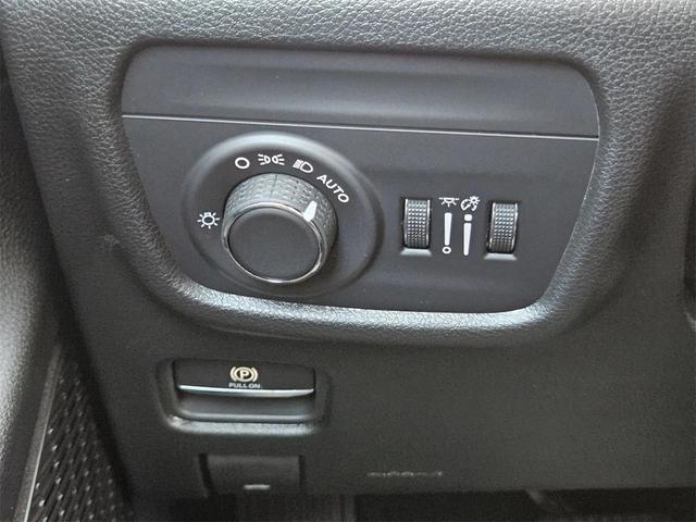 Photo of 2025 Silver Zynith Jeep Grand Cherokee
