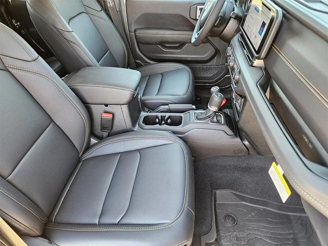 Photo of 2025 Granite Crystal Jeep Gladiator