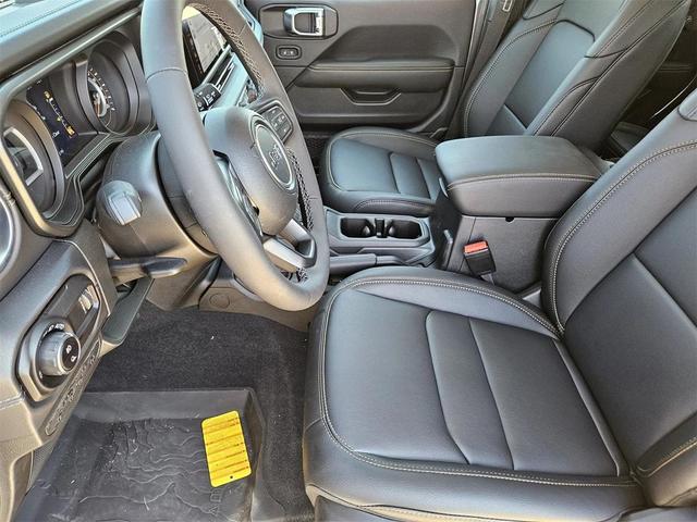 Photo of 2025 Granite Crystal Jeep Gladiator