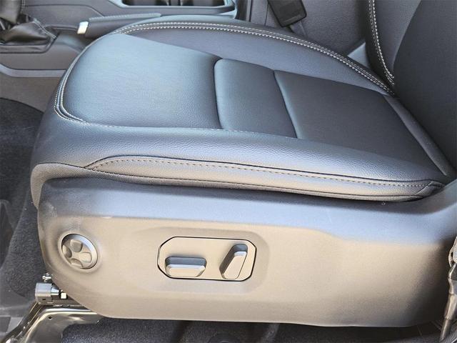 Photo of 2025 Granite Crystal Jeep Gladiator