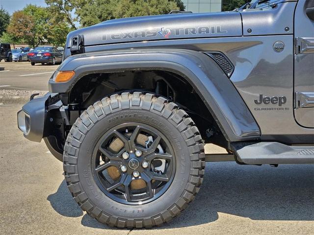 Photo of 2025 Granite Crystal Jeep Gladiator