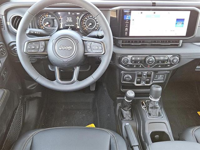 Photo of 2025 Granite Crystal Jeep Gladiator