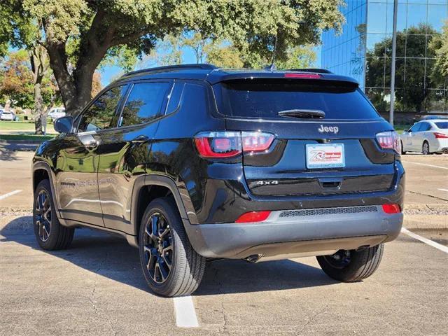 Photo of 2025 Diamond Black Crystal Pearlcoat Jeep Compass