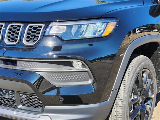 Photo of 2025 Diamond Black Crystal Pearlcoat Jeep Compass