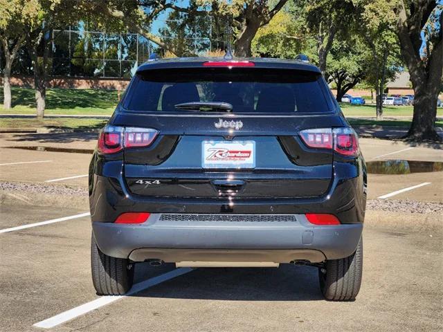 Photo of 2025 Diamond Black Crystal Pearlcoat Jeep Compass