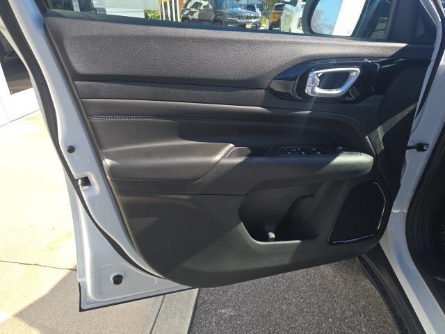 Photo of 2026 Bright White Clearcoat Jeep Compass