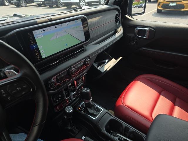Photo of 2024 Black Clearcoat Jeep Wrangler