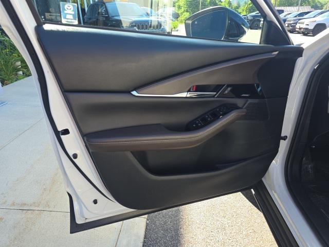 Photo of 2023 Snowflake White Pearl Mica Mazda CX-30