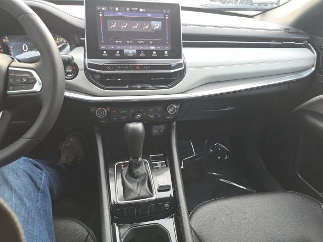Photo of 2024 Diamond Black Crystal Pearlcoat Jeep Compass