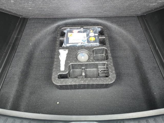 Photo of 2024 Diamond Black Crystal Pearlcoat Jeep Compass