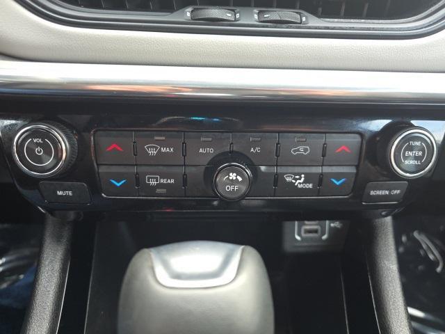Photo of 2024 Diamond Black Crystal Pearlcoat Jeep Compass