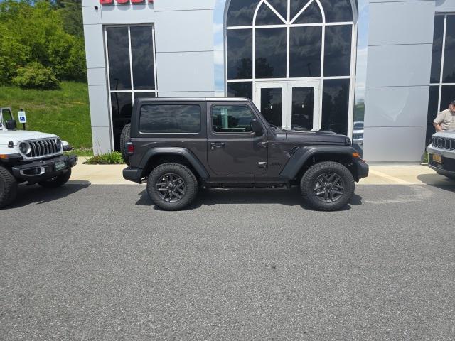 Photo of 2025 Granite Crystal Metallic Clearcoat Jeep Wrangler