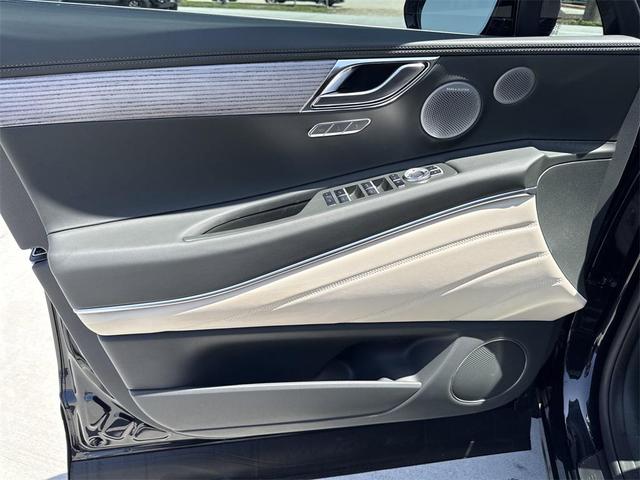 Photo of 2025 Vik Black Genesis GV80