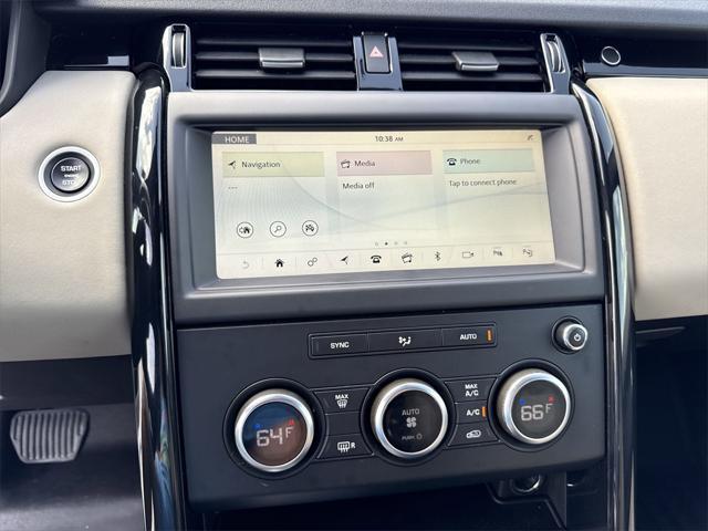 Photo of 2019 Fuji White Land Rover Discovery