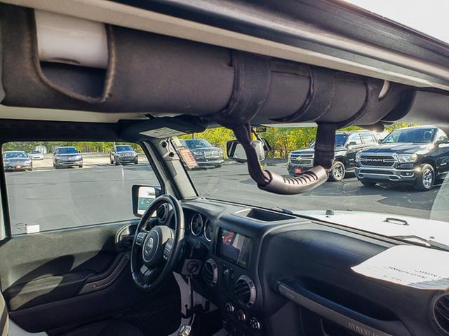 Photo of 2018 Bright White Clearcoat Jeep Wrangler JK