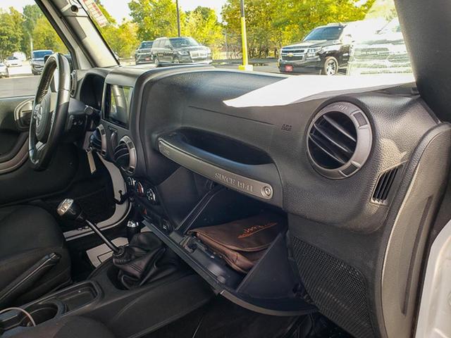 Photo of 2018 Bright White Clearcoat Jeep Wrangler JK