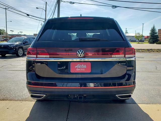 Photo of 2024 Deep Black Pearl Volkswagen Atlas