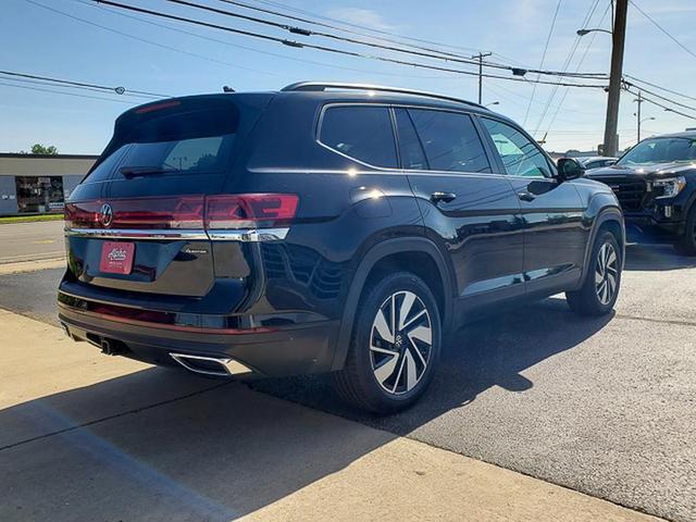 Photo of 2024 Deep Black Pearl Volkswagen Atlas