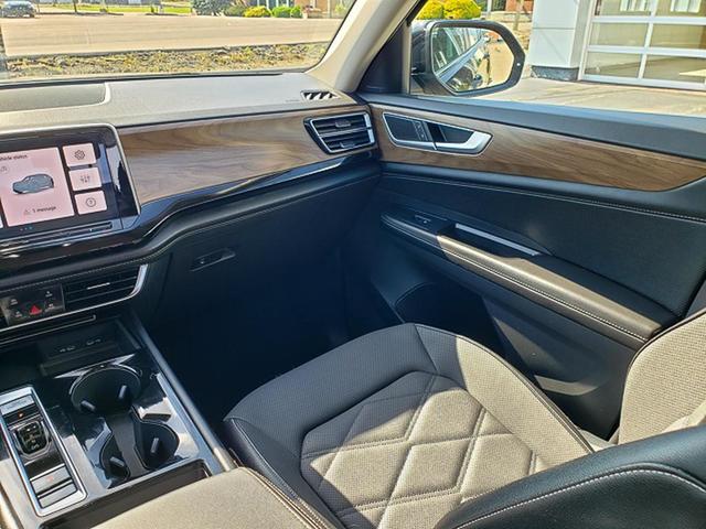 Photo of 2024 Deep Black Pearl Volkswagen Atlas