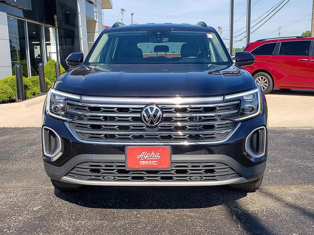 Photo of 2024 Deep Black Pearl Volkswagen Atlas