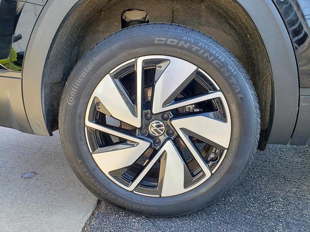 Photo of 2024 Deep Black Pearl Volkswagen Atlas