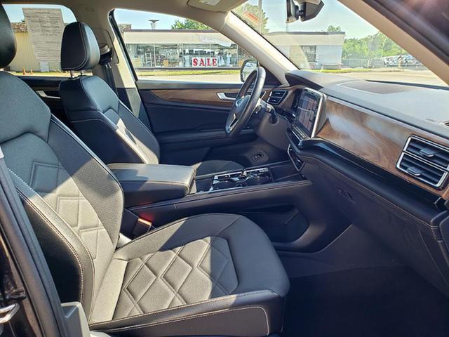Photo of 2024 Deep Black Pearl Volkswagen Atlas