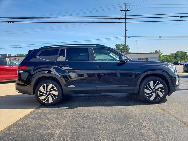 Photo of 2024 Deep Black Pearl Volkswagen Atlas