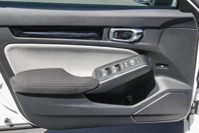 Photo of 2025 Platinum White Pearl Honda Civic Hybrid