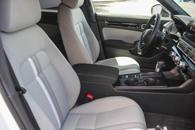 Photo of 2025 Platinum White Pearl Honda Civic Hybrid