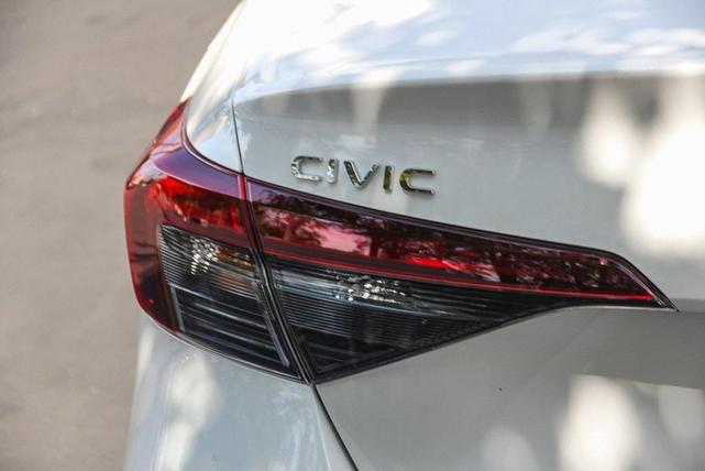 Photo of 2025 Platinum White Pearl Honda Civic Hybrid