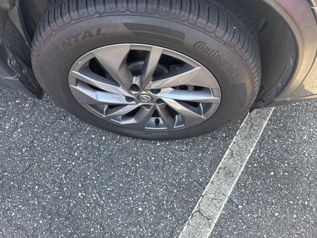 Photo of 2016 Gun Metallic Nissan Rogue